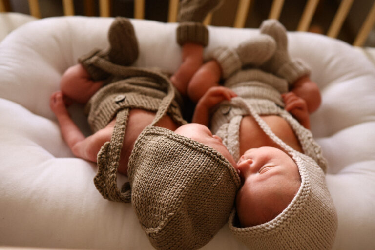 Domowa sesja noworodkowa bliźniaczek 